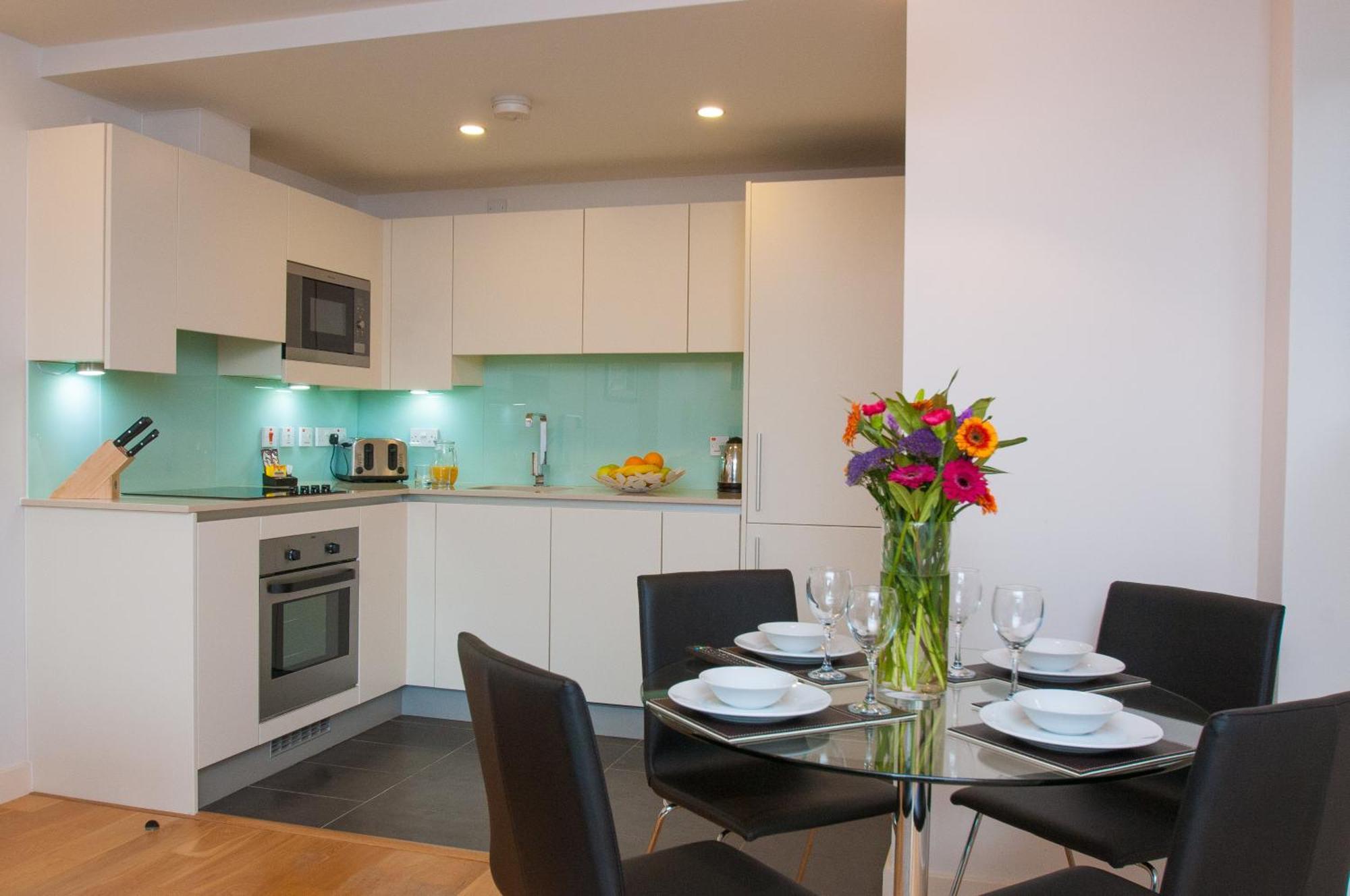 Cleyro Serviced Apartments - Finzels Reach Bristol Room photo