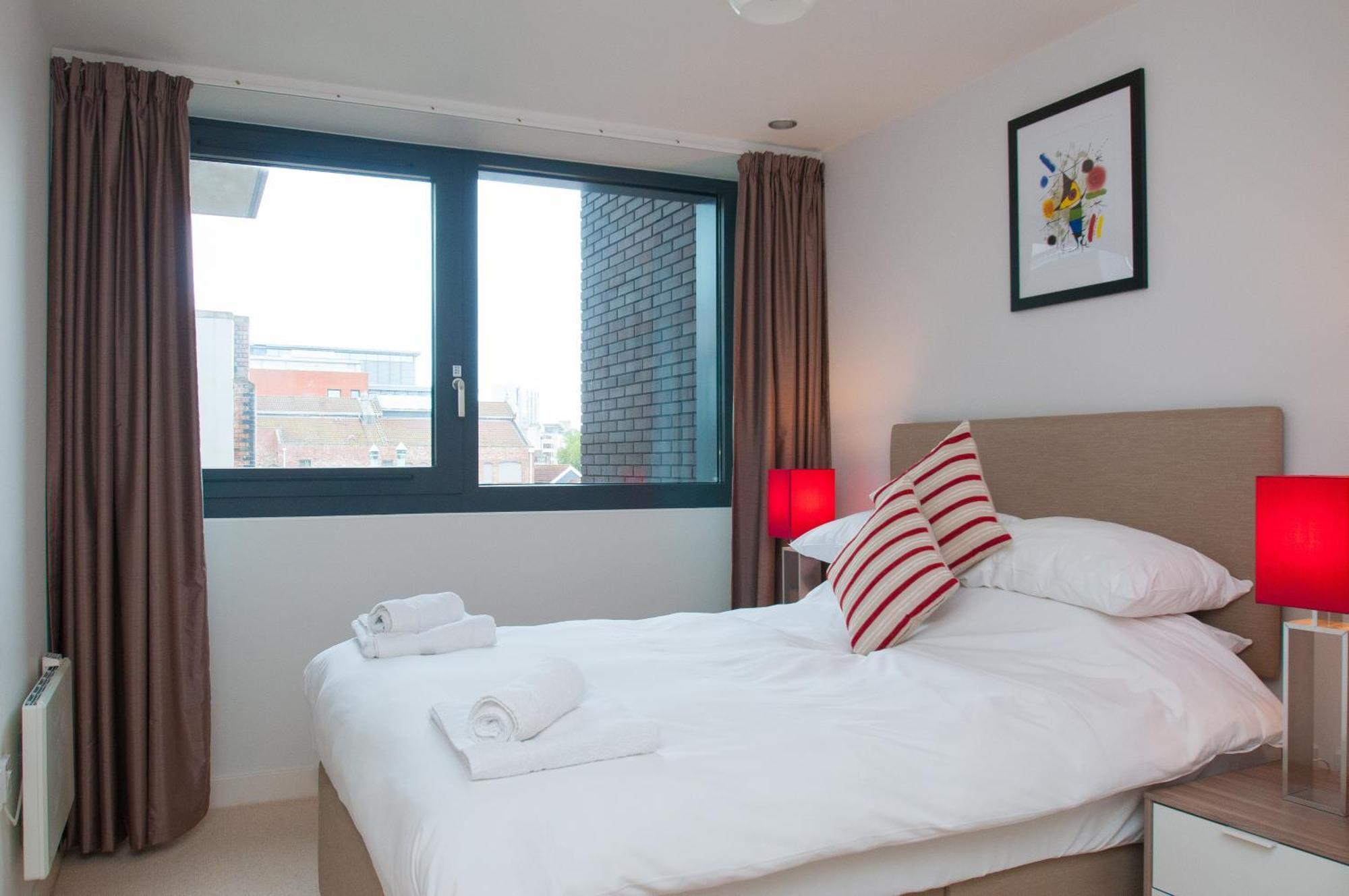 Cleyro Serviced Apartments - Finzels Reach Bristol Room photo