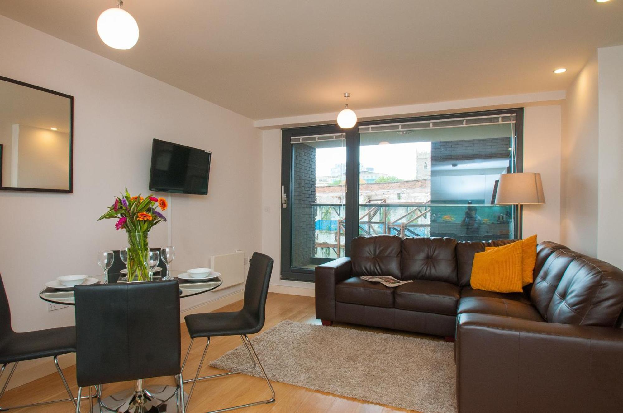 Cleyro Serviced Apartments - Finzels Reach Bristol Room photo